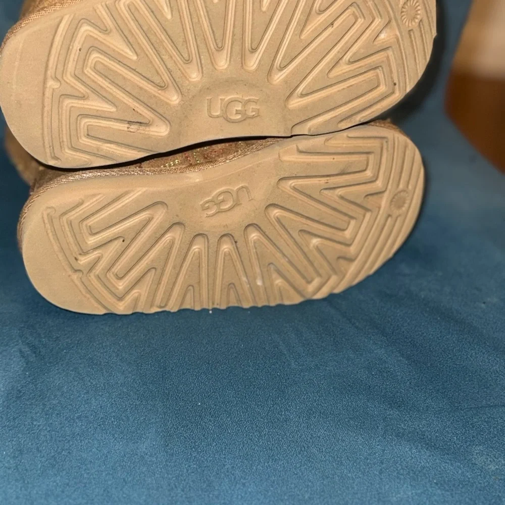 Ugg Boots with embroidered logo size 11